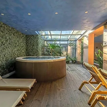 Cornelia Deluxe Residence, A31 فندق